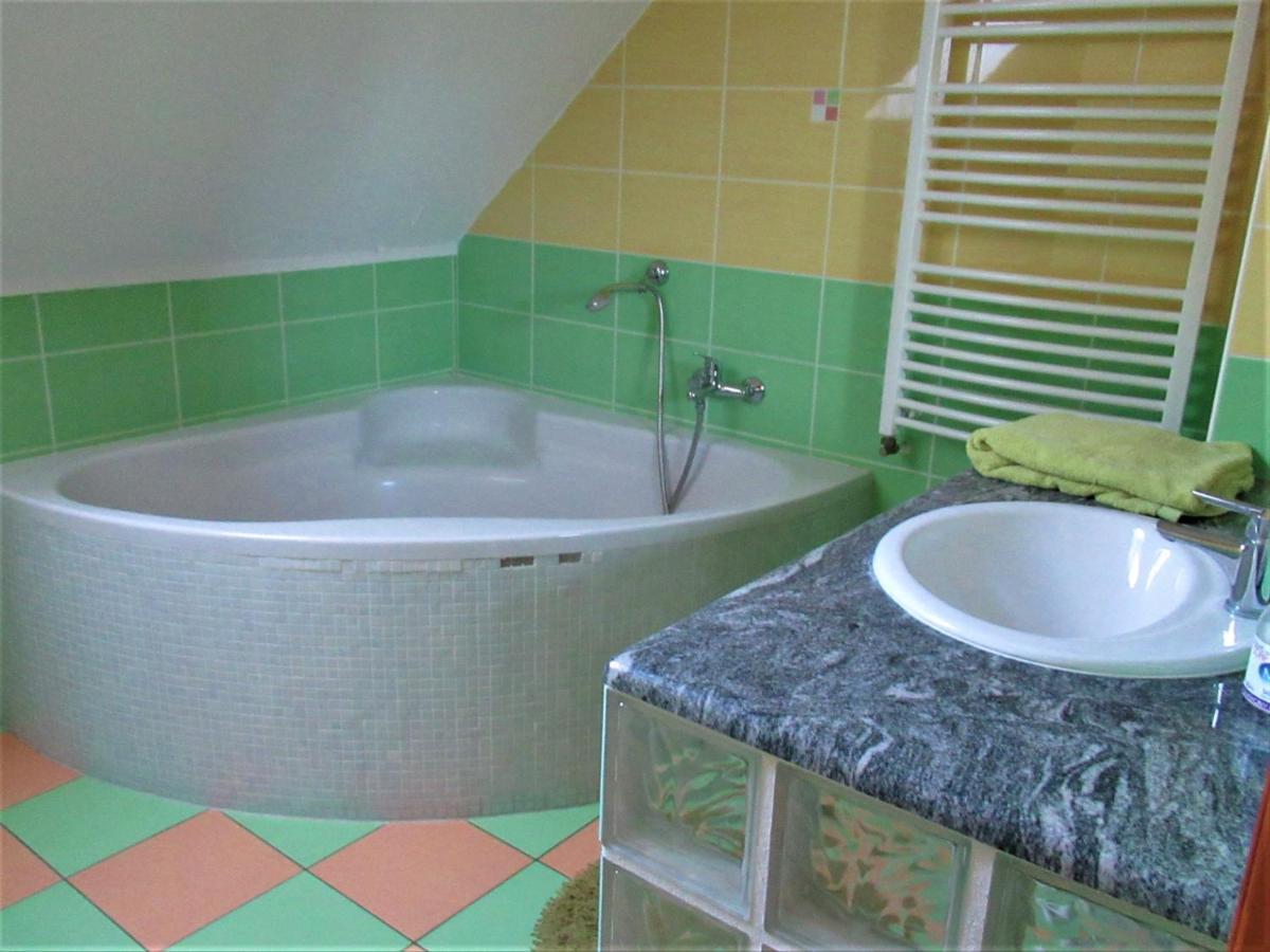 Menyhart Apartman Gyenesdiason 6 Fo Reszere Exteriör bild